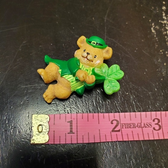 Happy Saint Patrick's day bear pin - Picture 4 of 4